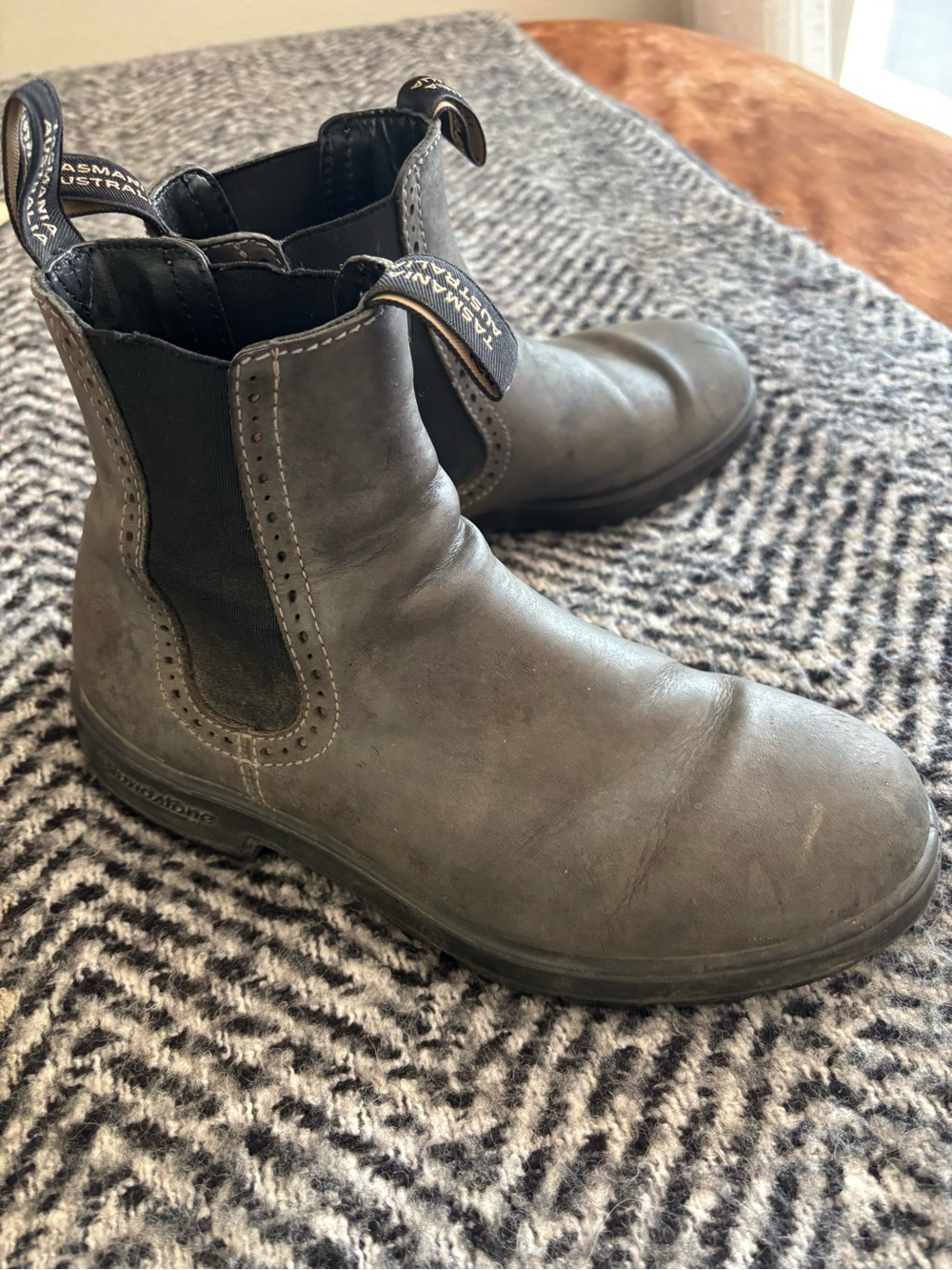 Blundstone Black Chelsea Boot Sole Detail - Picture 2 of 5